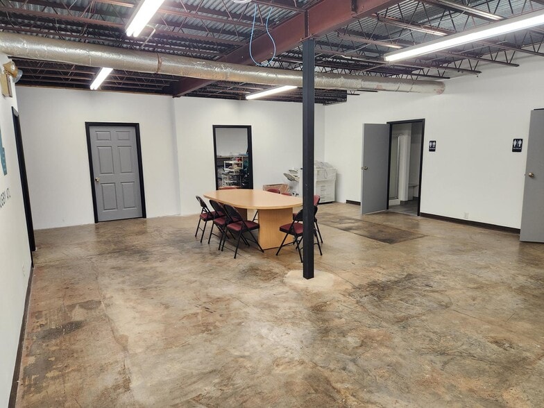 More Photos Of 598 W Atlanta St SE, Marietta Flex For Lease