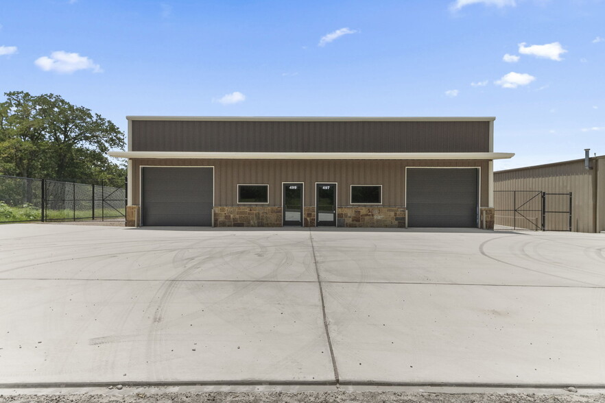 Primary Photo Of 499 Turner Ln, Giddings Light Distribution For Lease