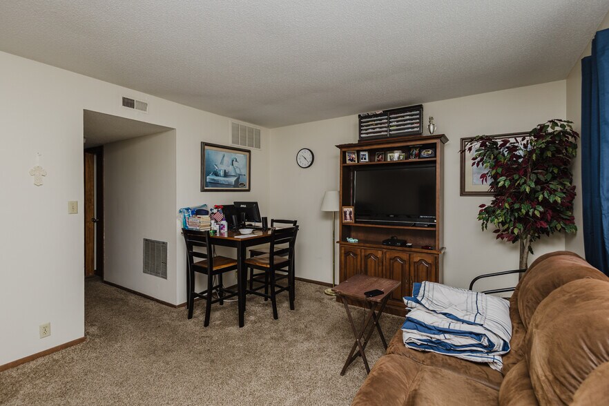 More Photos Of 3007 Sierra Pky, Hutchinson Apartments For Sale