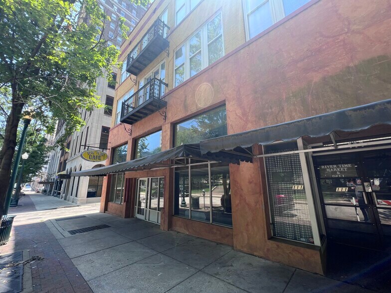 More Photos Of 113 S Court Ave, Memphis General Retail For Sale