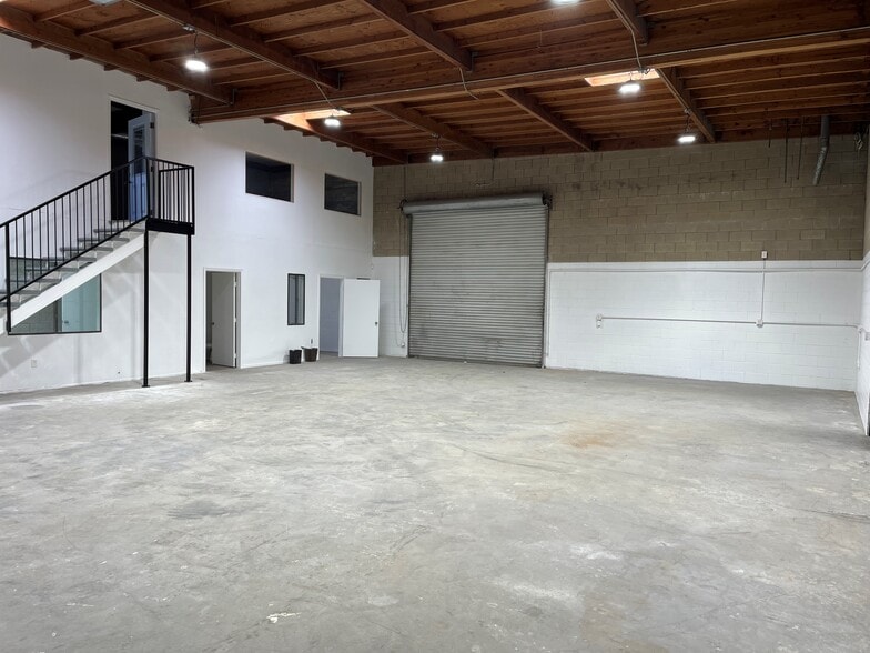 More Photos Of 817-873 W 9th St, San Jacinto Warehouse For Lease