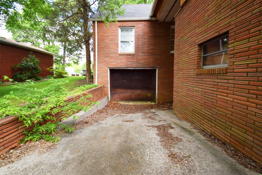 More Photos Of 2306 S Cannon Blvd, Kannapolis Office Residential For Sale