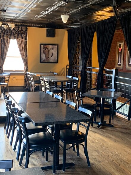 More Photos Of 307 N Broadway, Green Bay Restaurant For Sale