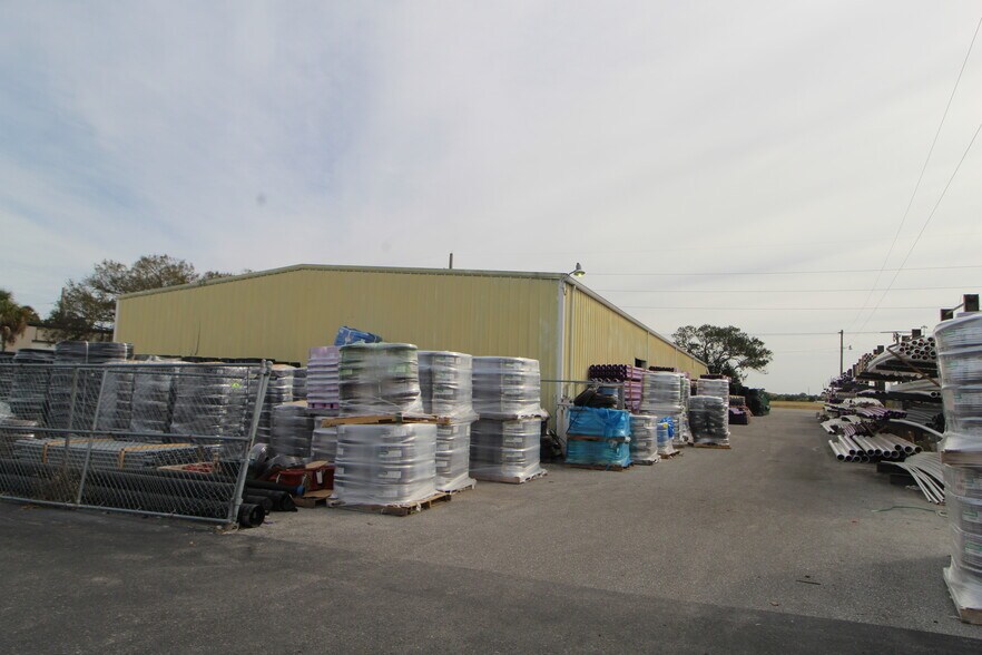 More Photos Of 950 Bell Rd, Sarasota Warehouse For Lease