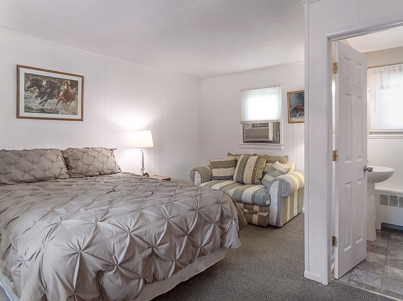 More Photos Of 660 Saratoga Rd, Wilton Hotel For Sale