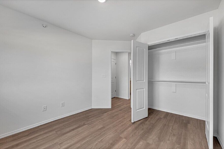 More Photos Of 2800-2811 W Mockingbird Rd, Rogers Apartments For Sale