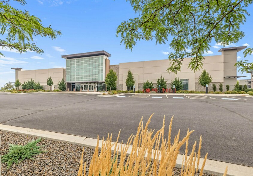 More Photos Of 1406 N Galleria Dr, Nampa Department Store For Sale