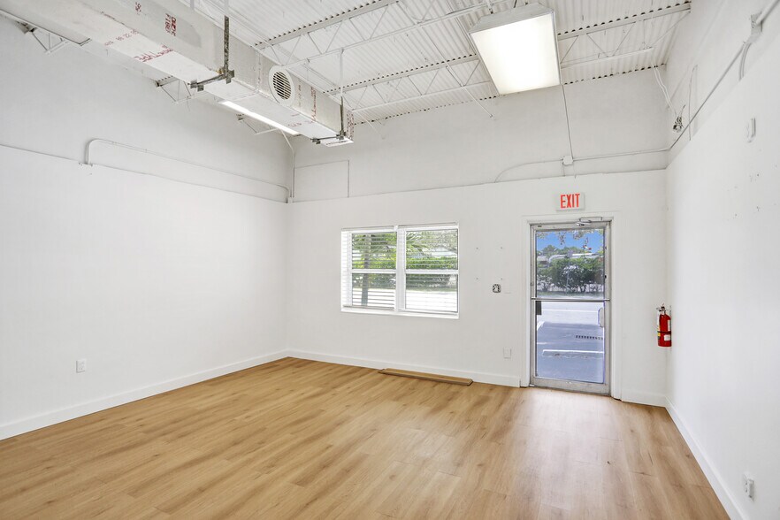 More Photos Of 3930-3948 NE 5th Ave, Oakland Park Warehouse For Lease