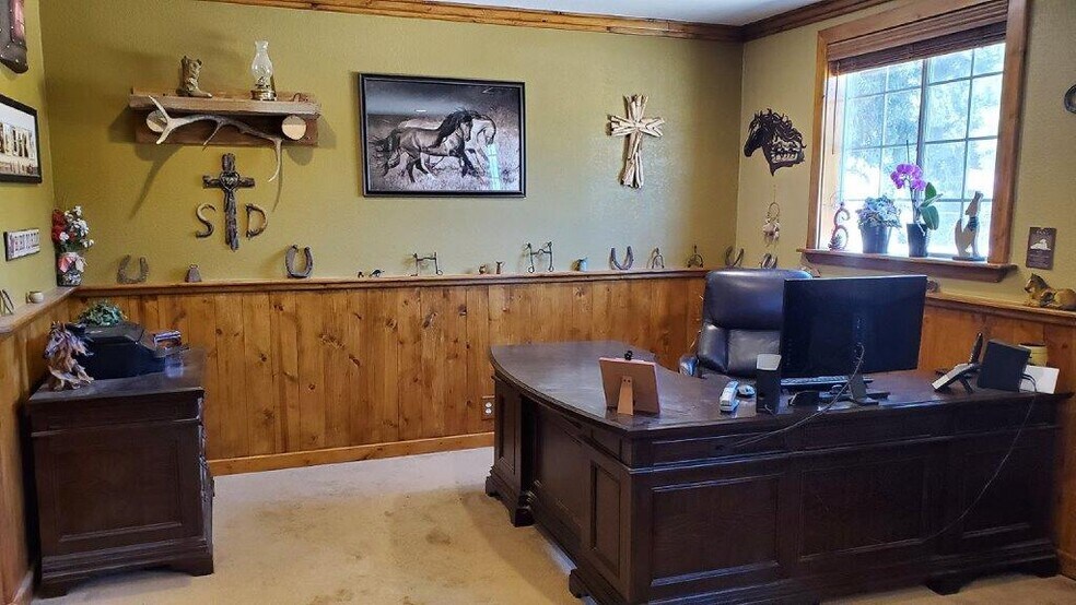 More Photos Of 41614 102nd St E, Palmdale Industrial For Lease