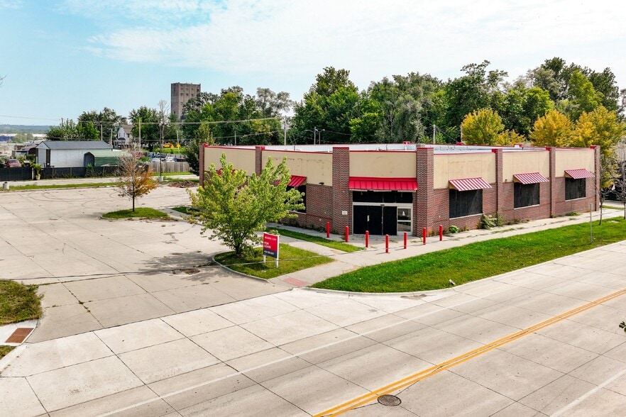 More Photos Of 2601 N 16th St, Omaha Freestanding For Sale