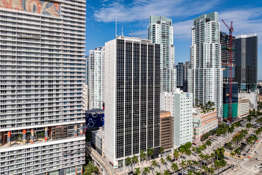 More Photos Of 100 N Biscayne Blvd, Miami Office For Lease