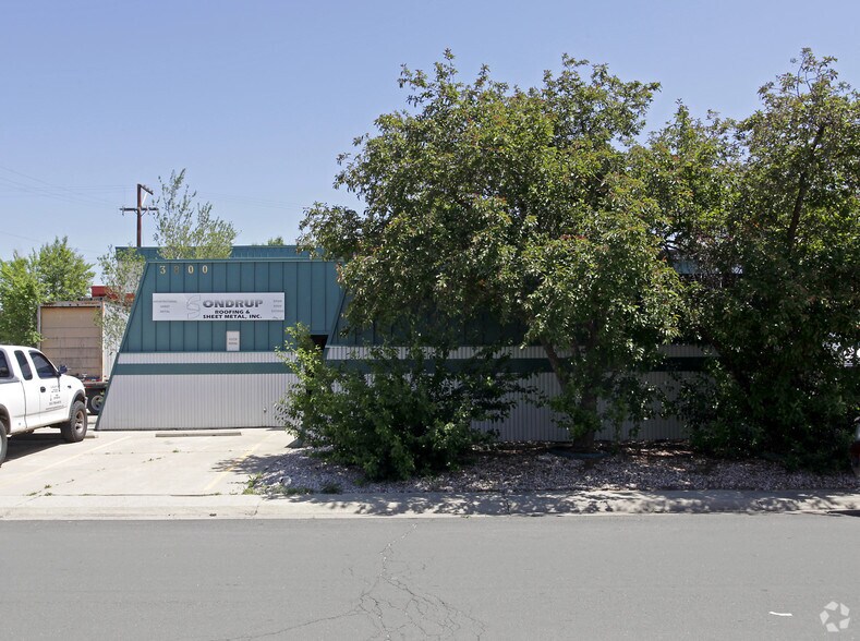 More Photos Of 3800 S Jason St, Englewood Warehouse For Lease