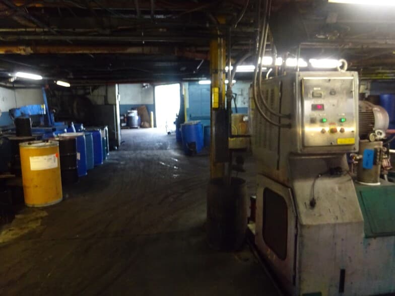 More Photos Of 3146 Marion St, Laureldale Manufacturing For Sale