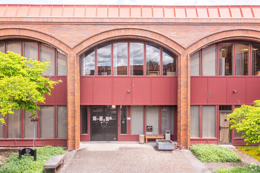 More Photos Of 3800 SW Cedar Hills Blvd, Beaverton Office For Lease