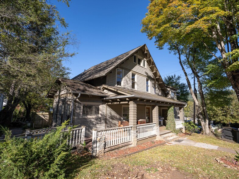 More Photos Of 99 Walnut St, Waynesville Office Residential For Sale