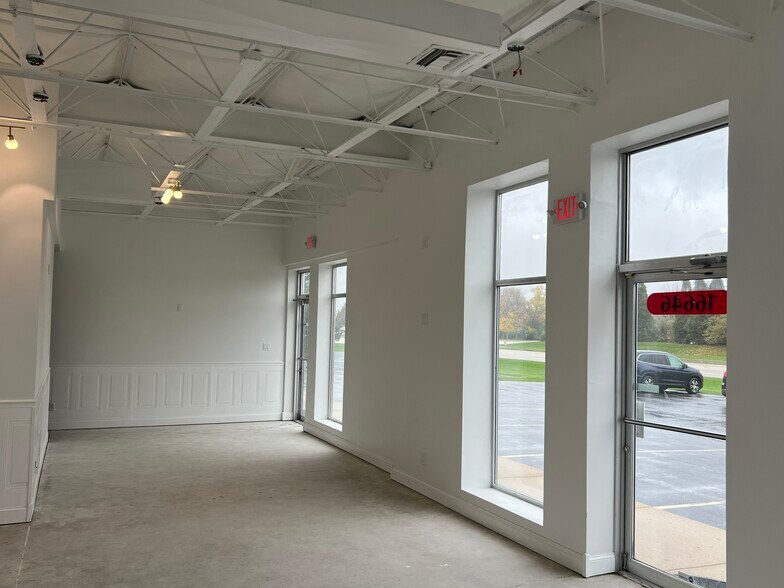 More Photos Of 16644-16646, New Berlin Medical For Lease