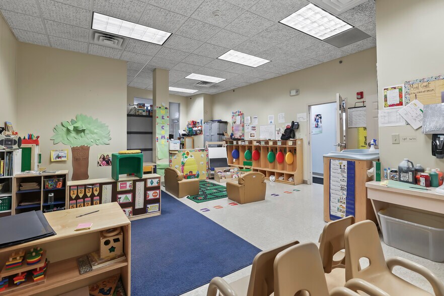 More Photos Of 1631 Main St, Niagara Falls Industrial For Sale