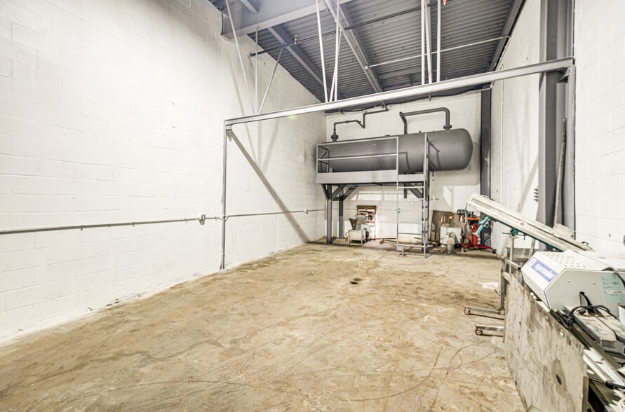 More Photos Of 201 Range, Garland Industrial For Lease