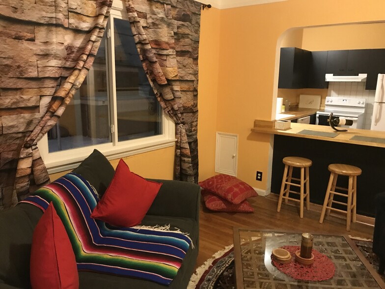 More Photos Of 2460 Florian St, Hamtramck Office For Sale