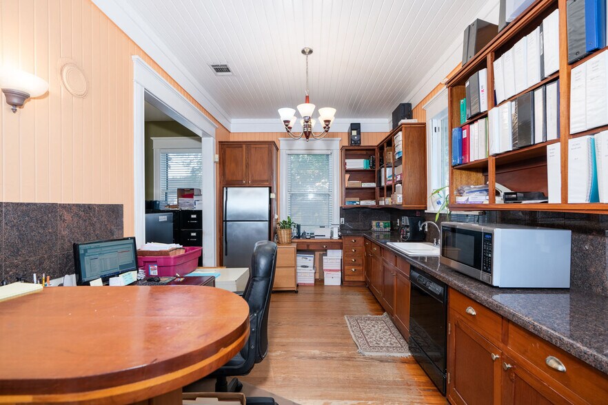 More Photos Of 806 W 11th St, Austin Office Residential For Sale