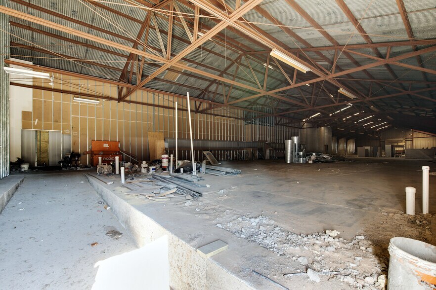 More Photos Of 3229 Navigation Blvd, Houston Warehouse For Sale