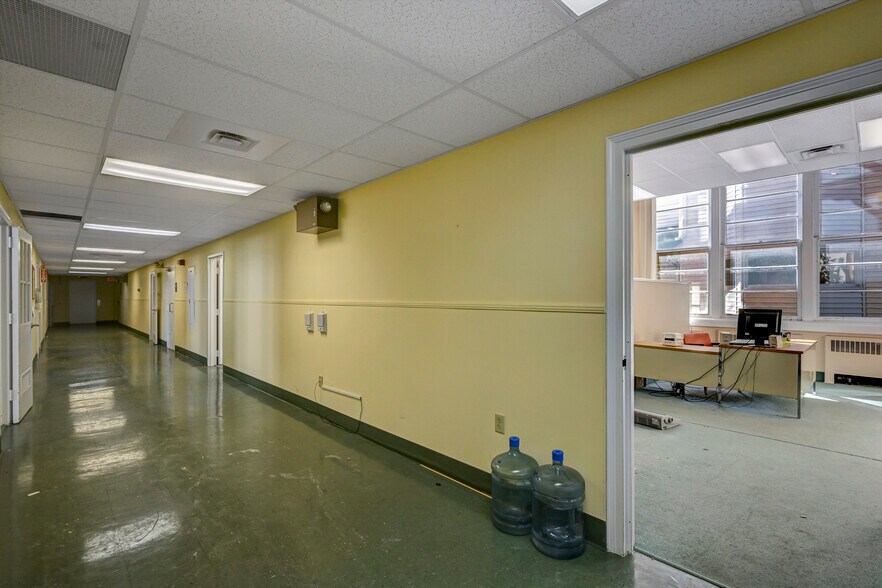 More Photos Of 301 Delaware Ave, Olyphant Office For Sale