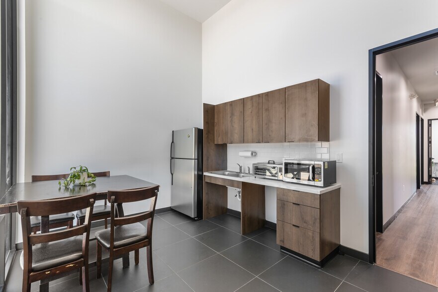 More Photos Of 7102 Tarrington Ave, Sugar Land Medical For Sale
