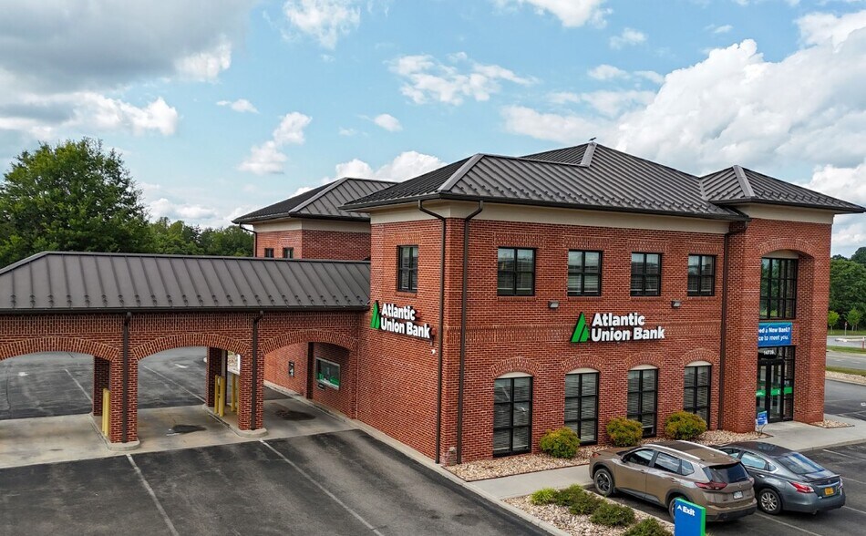 Primary Photo Of 14739 Moneta Rd, Moneta Bank For Sale