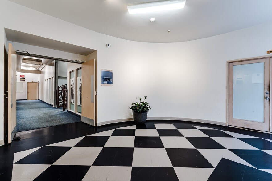 More Photos Of 30 E Broadway, Eugene Office For Sale