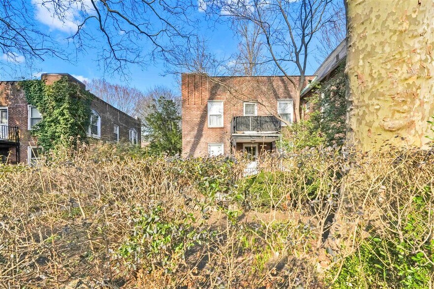 More Photos Of 3930 45th St, Sunnyside Apartments For Sale