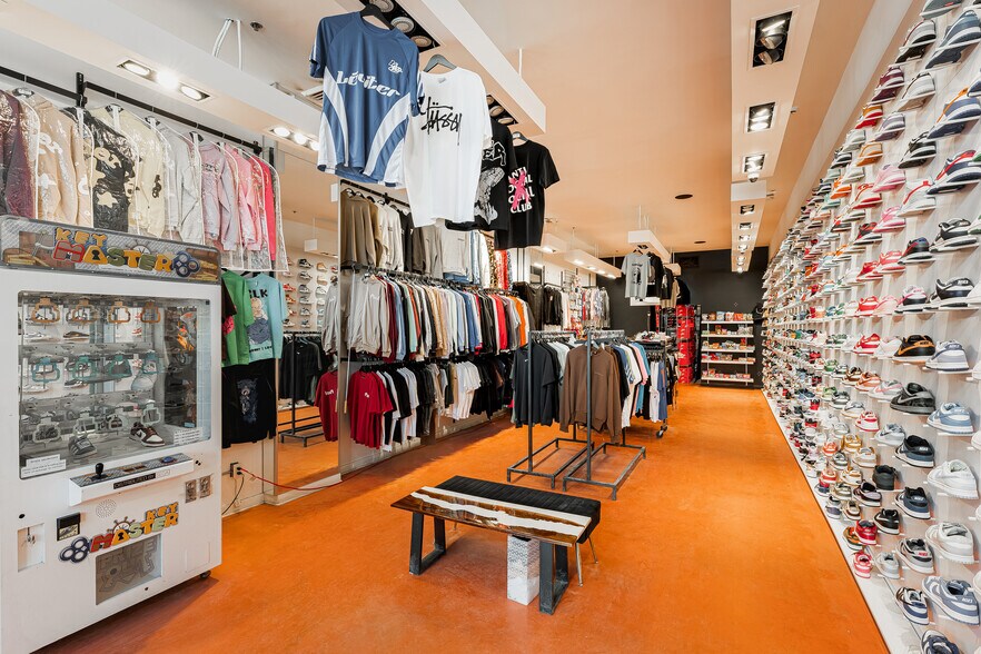 More Photos Of 1370-1384 Rue Sainte-Catherine O, Montréal Office Residential For Lease