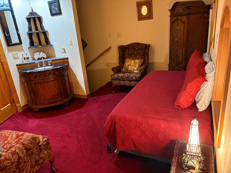 More Photos Of 160 Spring St, Eureka Springs Hospitality For Sale