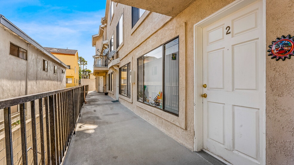More Photos Of 5319 Cartwright Ave, North Hollywood Apartments For Sale