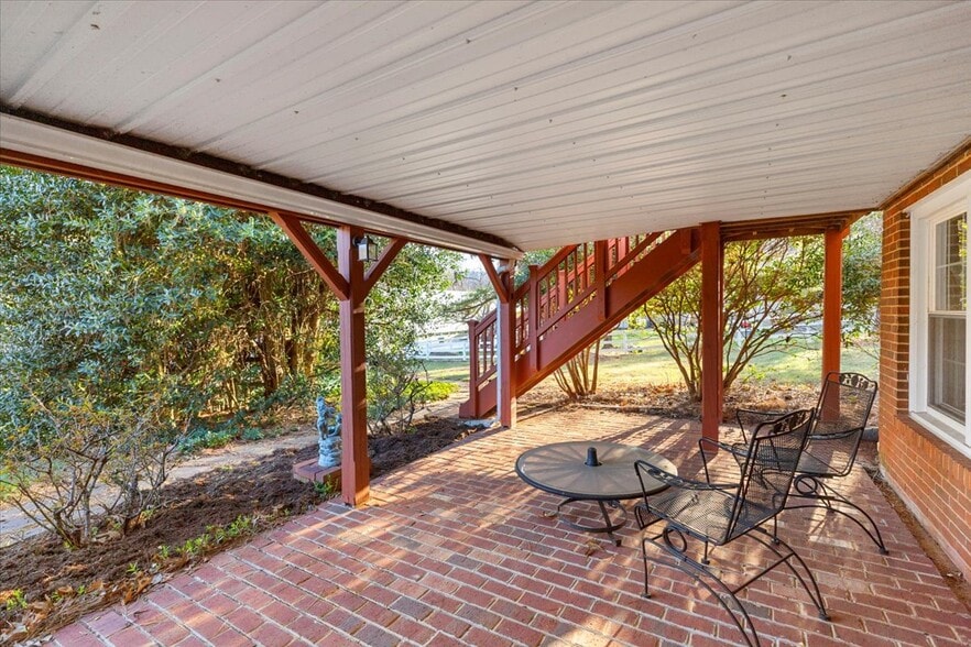 More Photos Of 1356 Coopers Cove Rd, Hardy Specialty For Sale