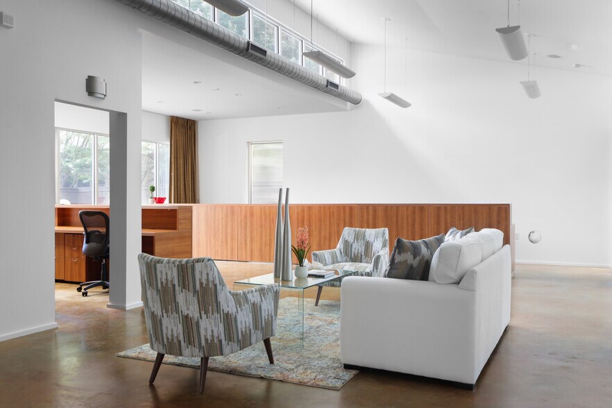 More Photos Of 900 W North Loop Blvd, Austin Loft Creative Space For Sale