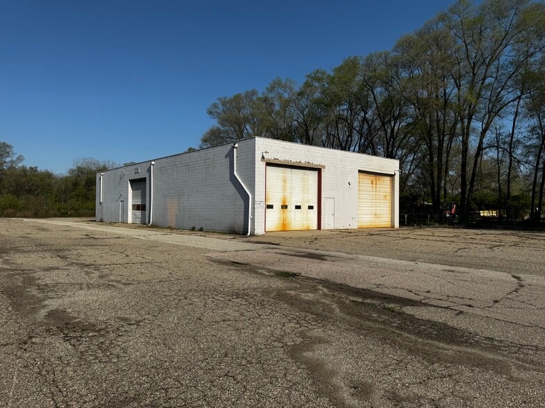 More Photos Of 701 Collins Rd, Elkhart Warehouse For Sale