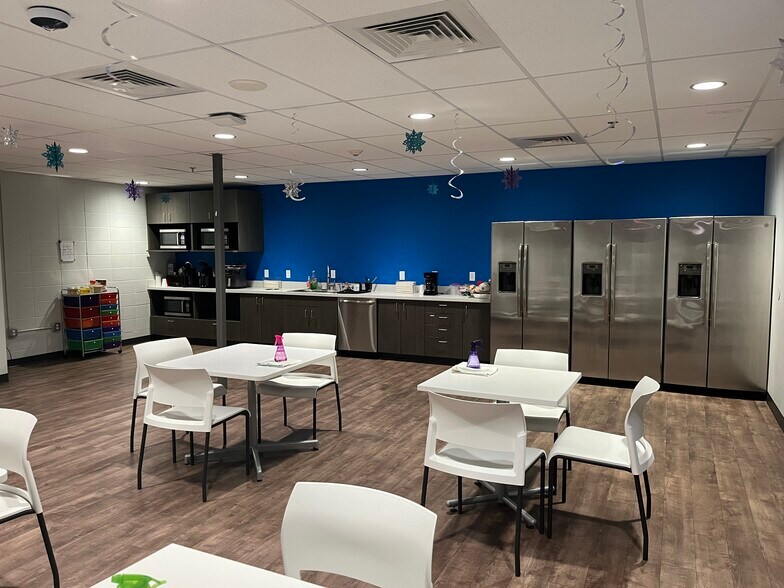 More Photos Of 7400 Plaza Mayor Blvd, Oklahoma City Flex For Lease