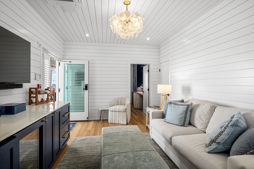 More Photos Of 212 Water St, Block Island Storefront For Sale