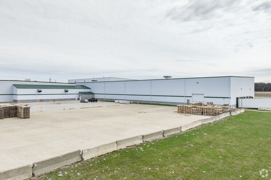 More Photos Of 202 Watertower Dr, Clyde Warehouse For Sale