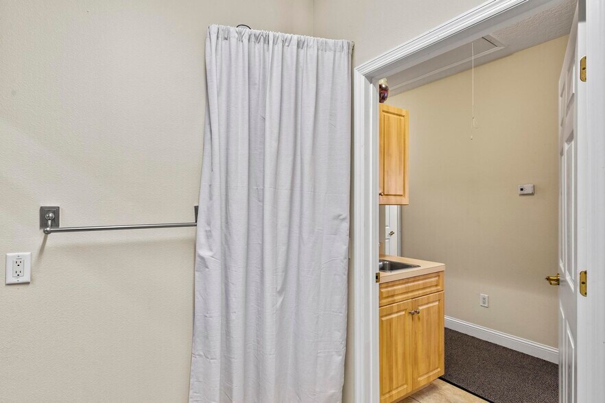 More Photos Of 399 Palm Coast Pky SW, Palm Coast Office For Sale