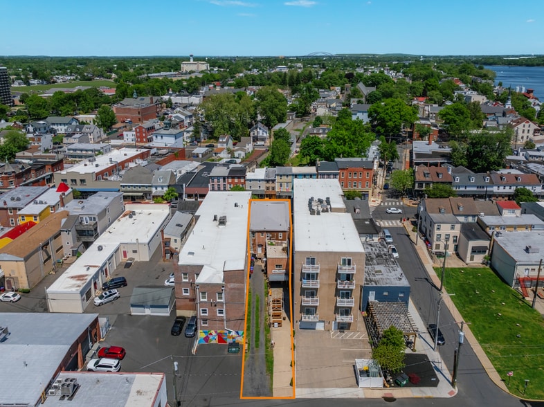 More Photos Of 212 Mill St, Bristol Storefront For Lease