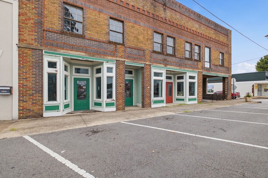 More Photos Of 1 Public Square Red Boiling Springs Sq, Lafayette Showroom For Sale