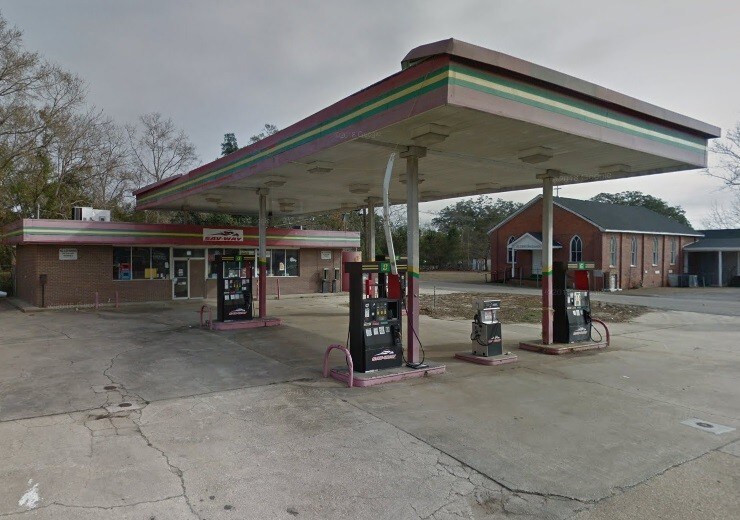 More Photos Of 604 Church St, Conway Convenience Store For Sale