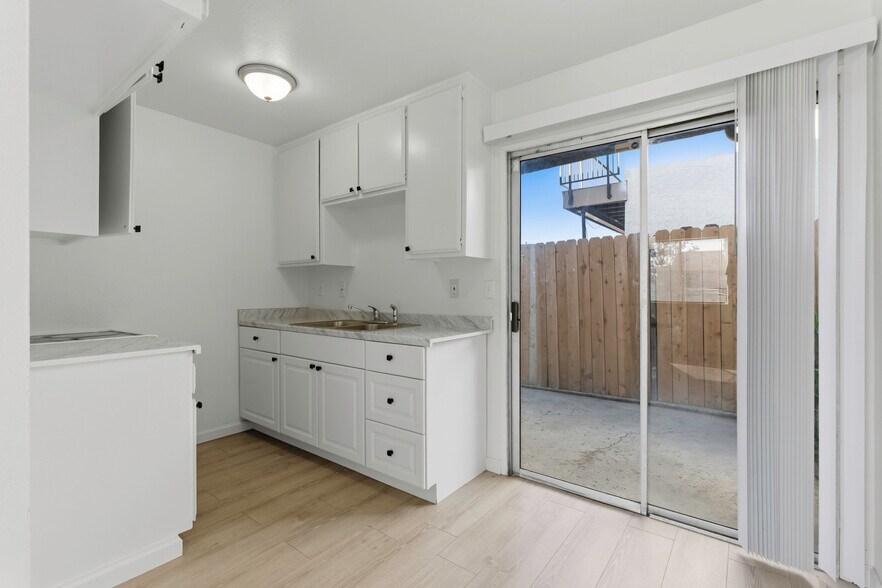 More Photos Of 330 Roberts Ln, Bakersfield Apartments For Sale