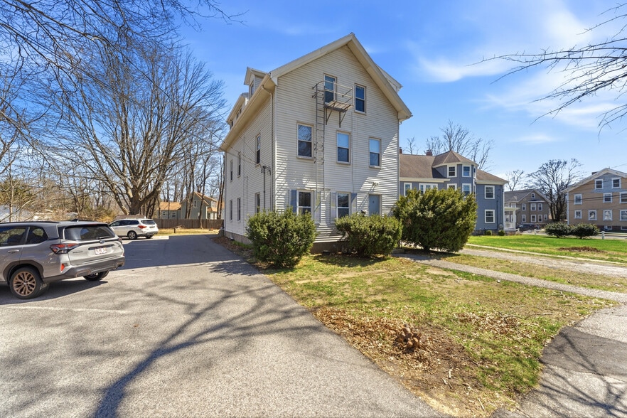 More Photos Of 5 Oak St, Middleborough Apartments For Sale