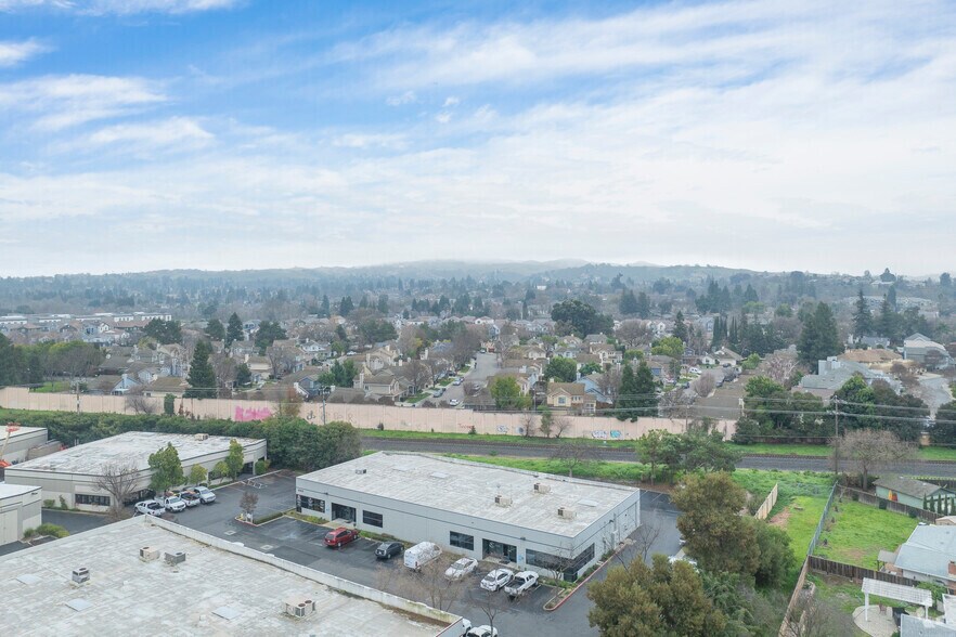 More Photos Of 1063 Serpentine Ln, Pleasanton Research And Development For Lease