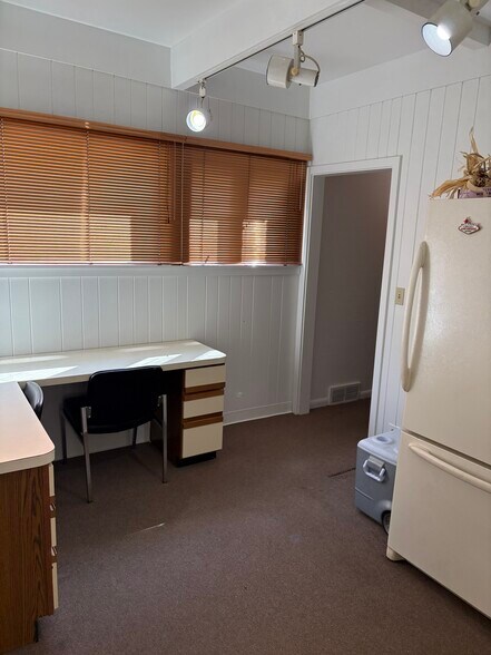 More Photos Of 220 E State St, Sycamore Office For Sale