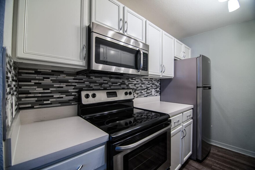 More Photos Of 3726 Cleveland Heights Blvd, Lakeland Apartments For Sale