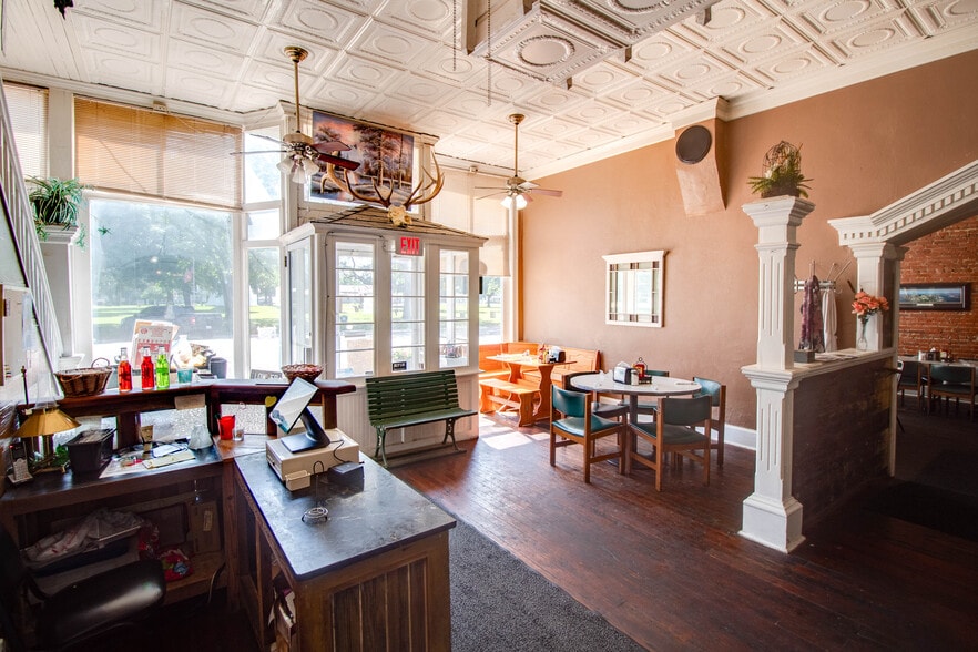 More Photos Of 223 N Pearl St, Waverly Restaurant For Sale