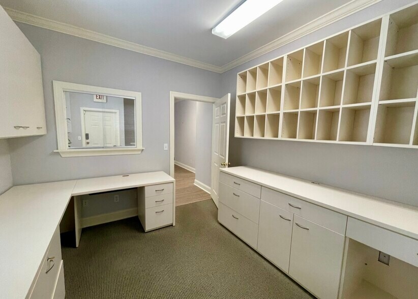 More Photos Of 200 Commercial Ct, Savannah Office For Lease